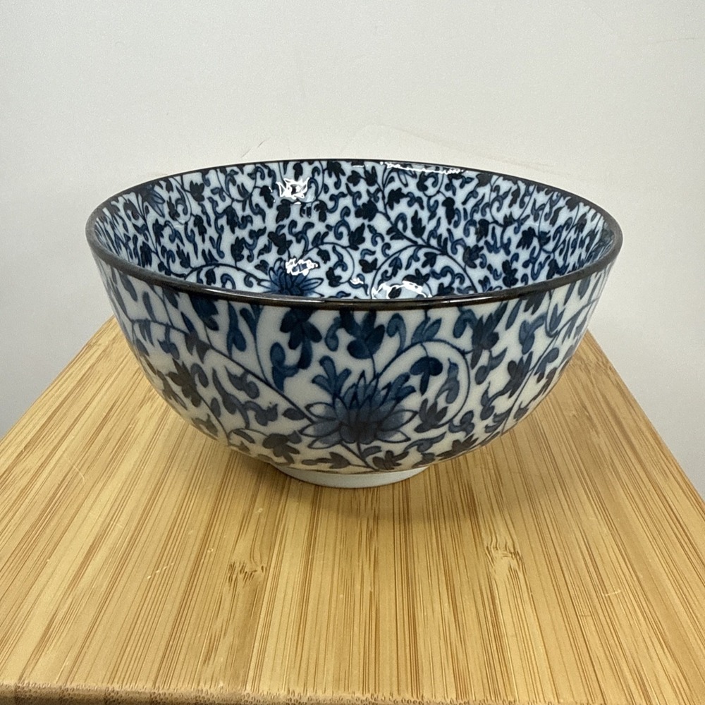 Japanese Chrysanthemum Arabesque Small 6"Porcelain Rice Bowl Blue & White Japan